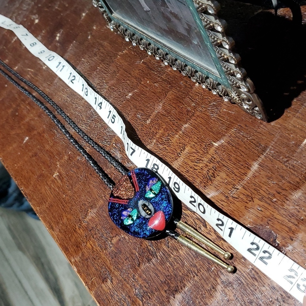 BOLO TIE BLACK LEATHER W GLASS ART DECO CONTEMPORARY BLUE FACE RED LIPS SHIMMER - Picture 7 of 7